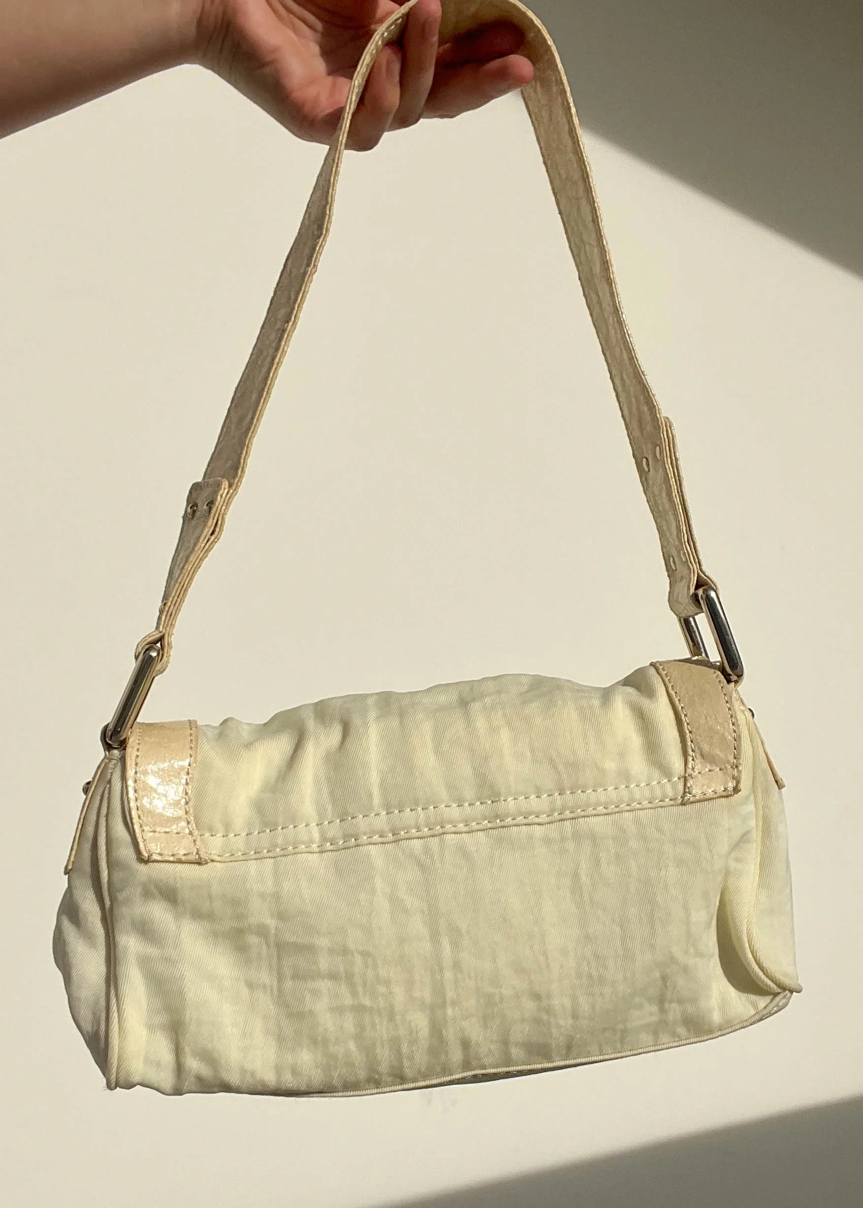 2000's Cream Guess Purse