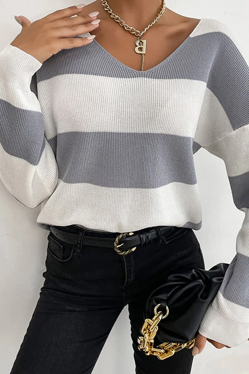 COLOR BLOCK DEEP ROUND NECK KNIT SWEATER